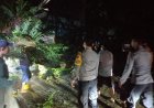 Respon Cepat Polsek Warungkondang Evakuasi Pohon Tumbang Di Jalan Raya Sukabumi